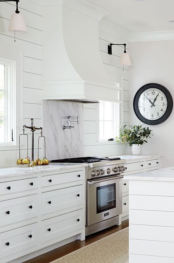 White kitchen backsplash
