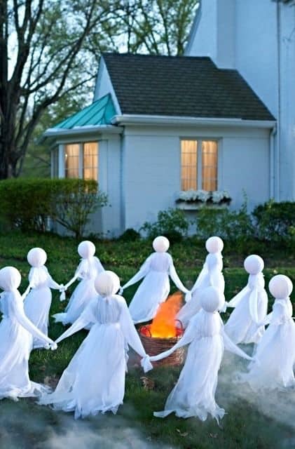 a ghostly circle haunts a front lawn in original Halloween decoration