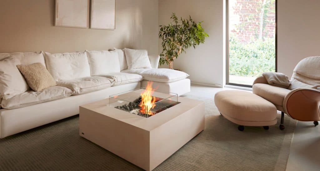 Livingroom with firepit