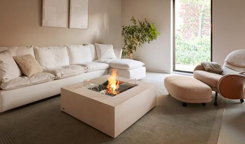 Livingroom with firepit Livingroom with firepit