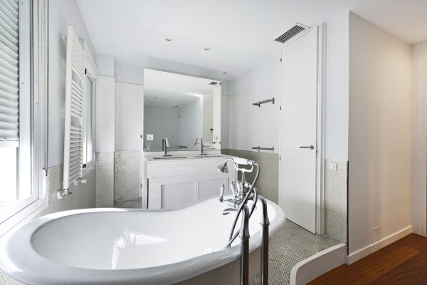 Professional Bathtub Installation Services for Your Property 1 600x400